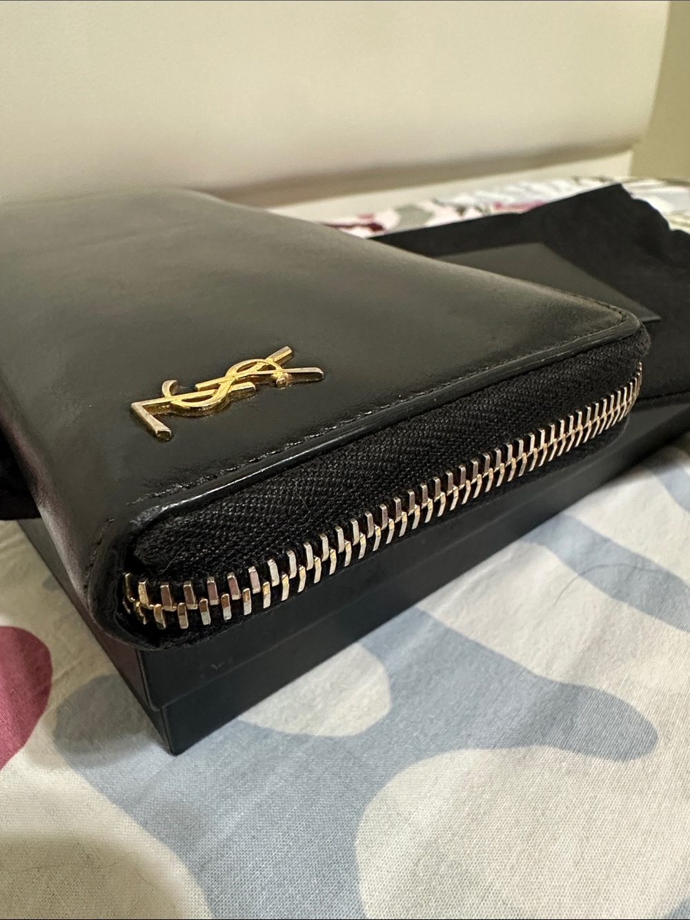 Yves Saint Laurent Black Leather Zip-Around Wallet with Gold YSL Emblem - Picture 5 of 12